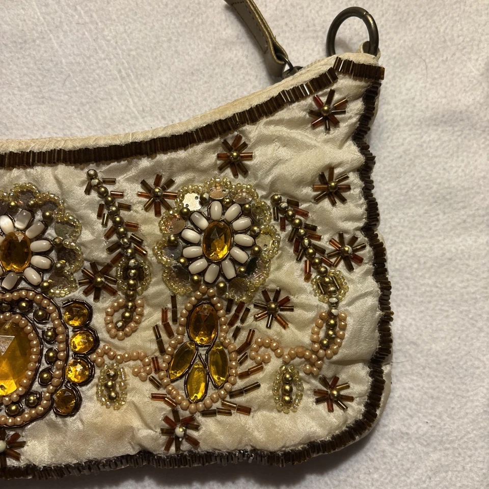 Impresionante cartera de noche sin asas con cuentas doradas sin correa Foto 4 de 4