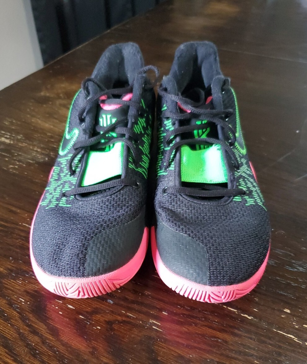 Nike Kyrie Flytrap 2クローバー模様 シューズ Nike Kyrie Flytrap 2クローバー模様 シューズ Nike Kyrie