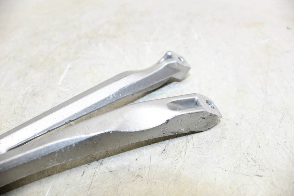 Yamaha Yzf R1 2004 clavija trasera izquierda pasajero Foto 3 de 4