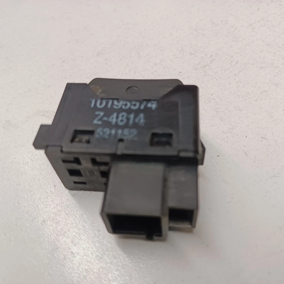 1994-1996 Chevrolet Camaro 10195574 Dash Mounted Fog Light Switch OEM Used - Image 2 of 4