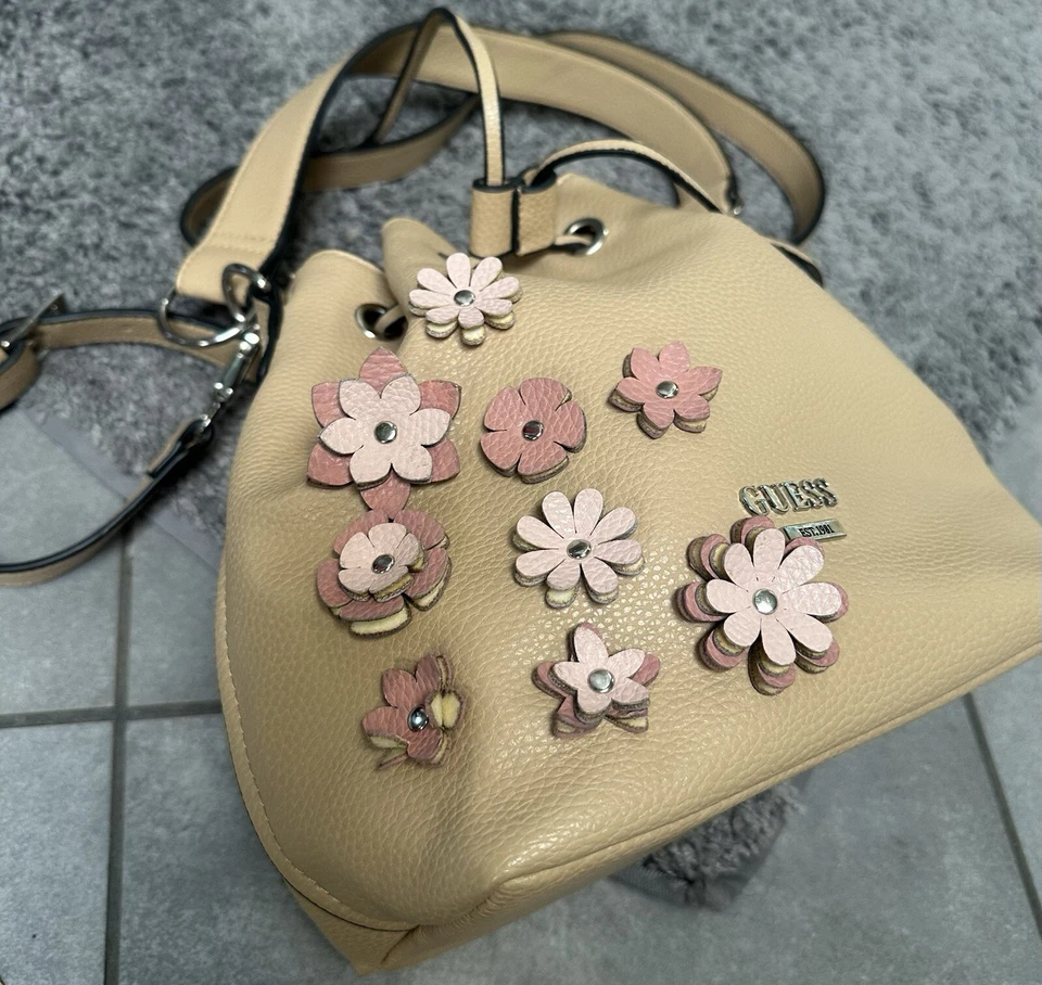 Guess Cherrywood floral Bucket handbag new - Image 2 of 4