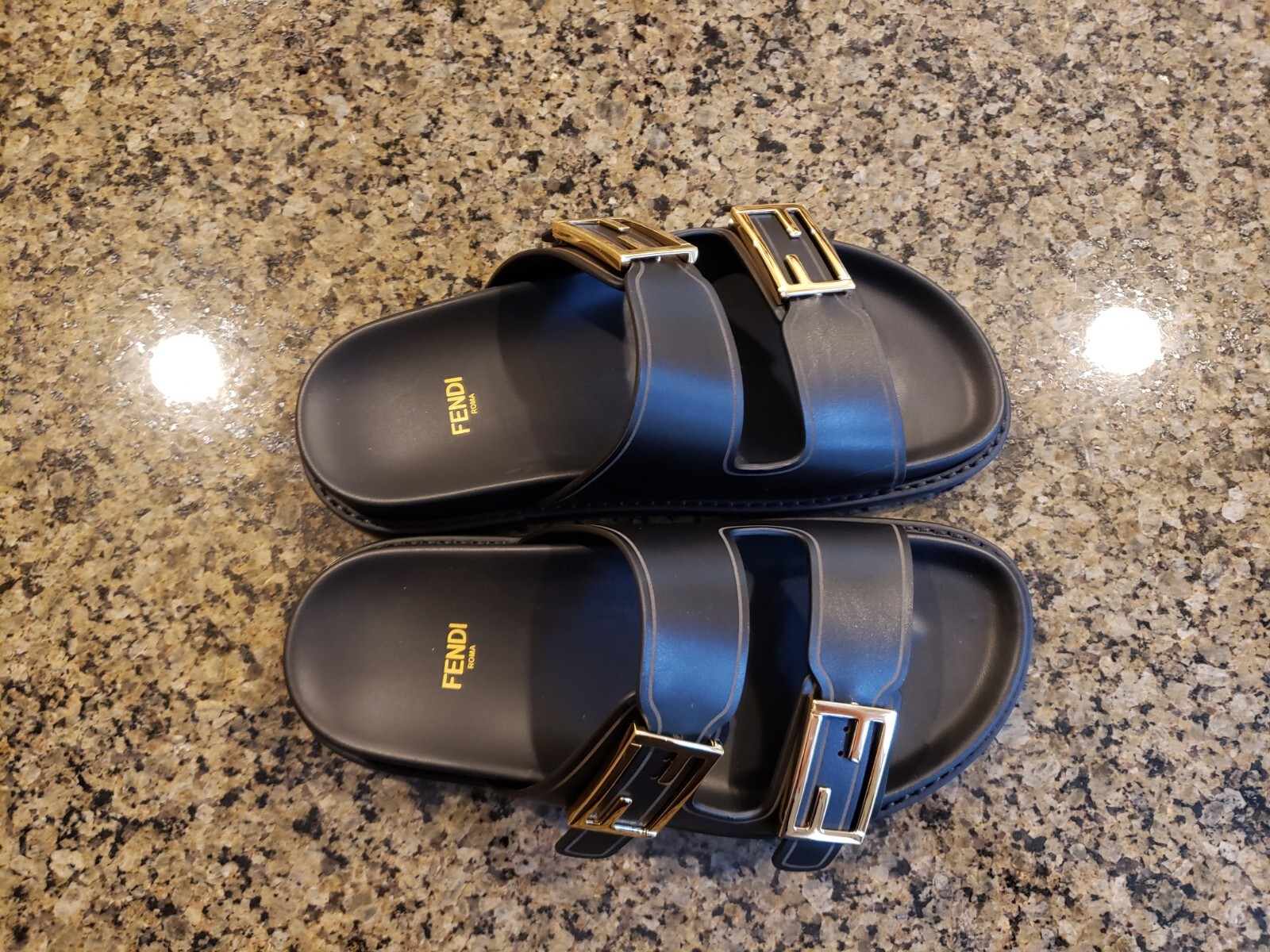 PANTOFOLA D’ORO Sandali Fendi Feel 37 (nero oro) prezzo al pubblico consigliato $995