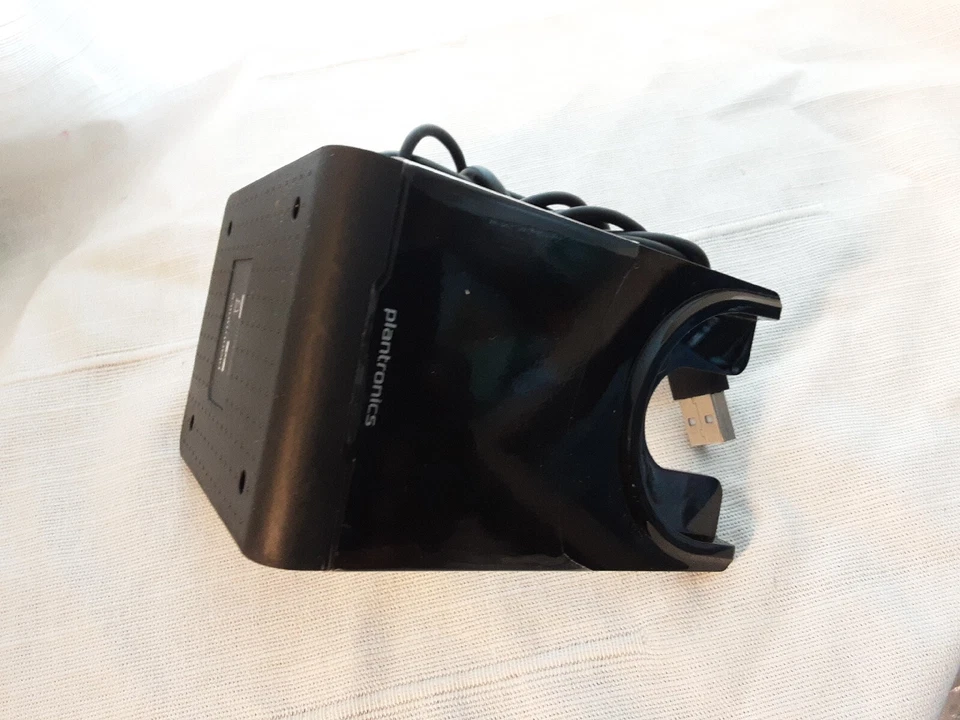 Plantronics 203079-01 Voyager Focus UC B825 Desk Charging Stand Base - - Image 2 of 4