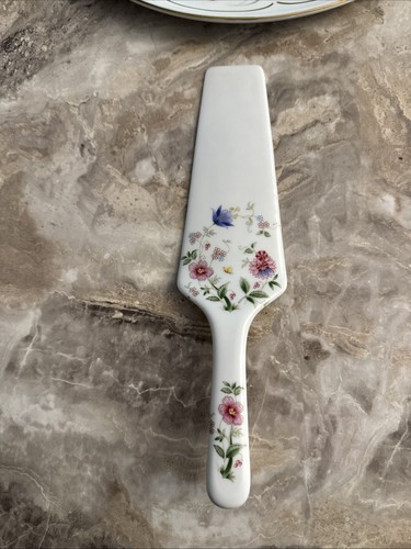VINTAGE LORD & TAYLOR PORCELAIN CAKE SERVING SET (CAKE PLATE WITH SERVER) - Picture 5 of 11