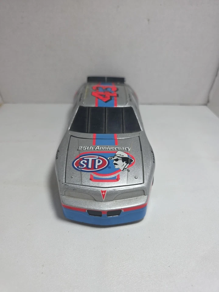 Richard Petty #43 Autographed Action NASCAR 1:24 - Image 2 of 4