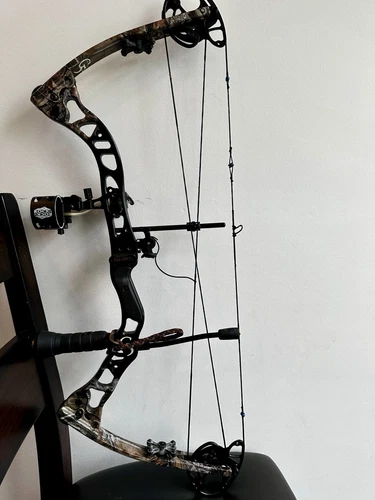 G5 Quest REV Compound Archery Hunting Bow #70, 27" Draw package  w/ accessories