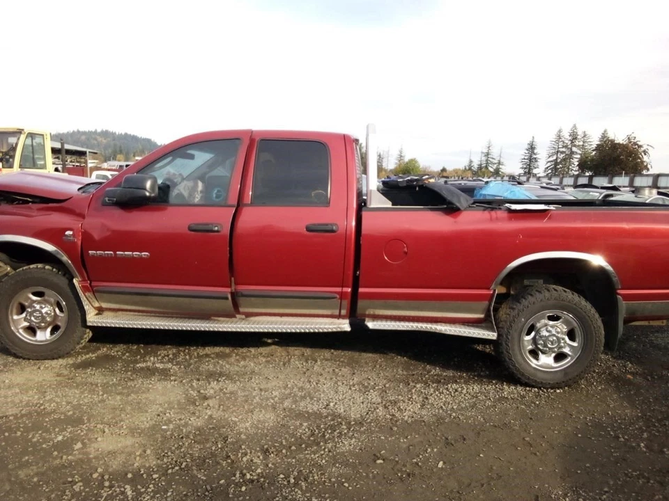 Luz trasera RAM3500 2006 31237682 Foto 3 de 4