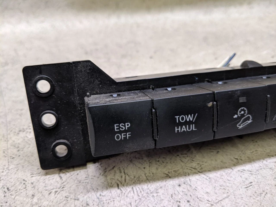 Interruptor de tablero ESP Tow Hazard Park Cool Seats 2008 2009 2010 Jeep Commander w177 Foto 2 de 4