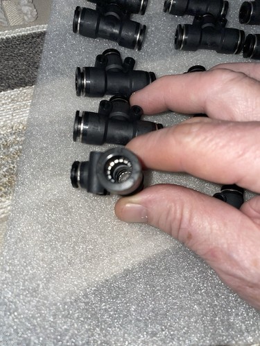 PNEUMATIC Air Fittings Push To Connect Fittings 3/8'' x 1/4'' x 3/8 Inch 5 Pc. - Picture 3 of 9