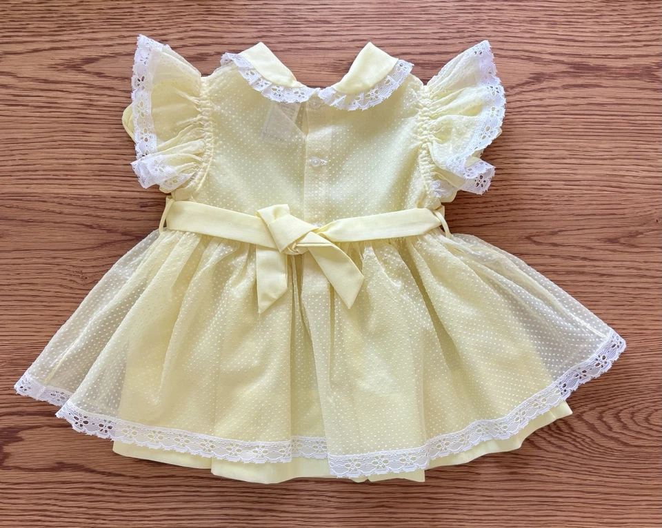 Vestido de Pascua vintage amarillo punto suizo bebé volantes encaje delantal 18 meses Foto 4 de 4
