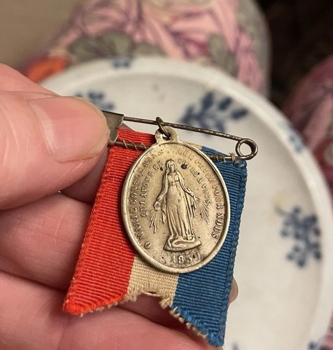 Antique Catholic Our Lady Lourdes Stirling Silver Medal Ribbon Pin Souvenir - Picture 1 of 15