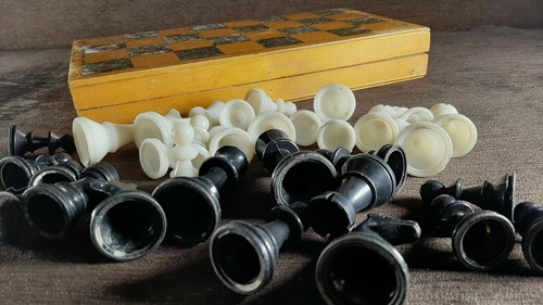 Vintage Russian Plastic Chess USSR Wooden Board 30 x 30 cm - Picture 4 of 12