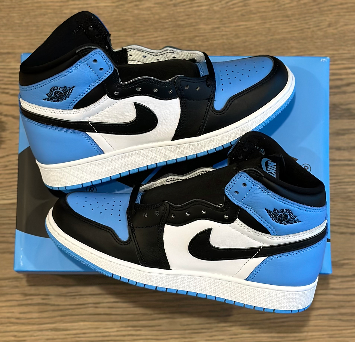 Nike Air Jordan Retro 1 HIGH OG UNC TOE UNIVERSITY BLUE Nike Air Jordan Retro 1 HIGH OG UNC TOE UNIVERSITY BLUE