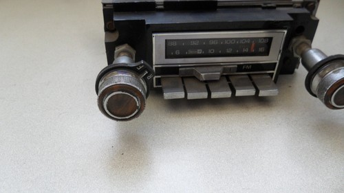 1977 GM B Body Chevy Buick Olds AM FM Radio Parts Only 9344825 02DB5 ZZ - Picture 2 of 8