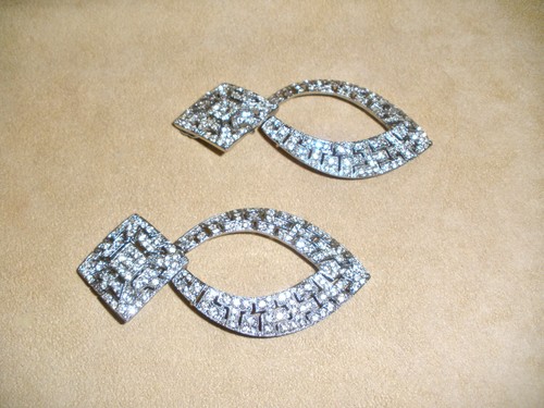 Langer Than LIfe Art Deco inspirierte lange baumelnde klare Strass Abend Ohrringe - Bild 5 von 6