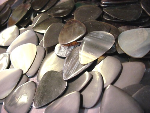 PULSA DE GUITARRA ESTILO PLANO DE CUERNO DE BÚFALO - Imagen 4 de 4