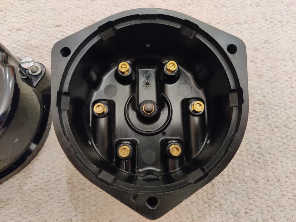 NEW FERRARI 250 275 330 365 400 412 512 GT V12 Testarossa DISTRIBUTOR CAP Pair - Image 2 of 4