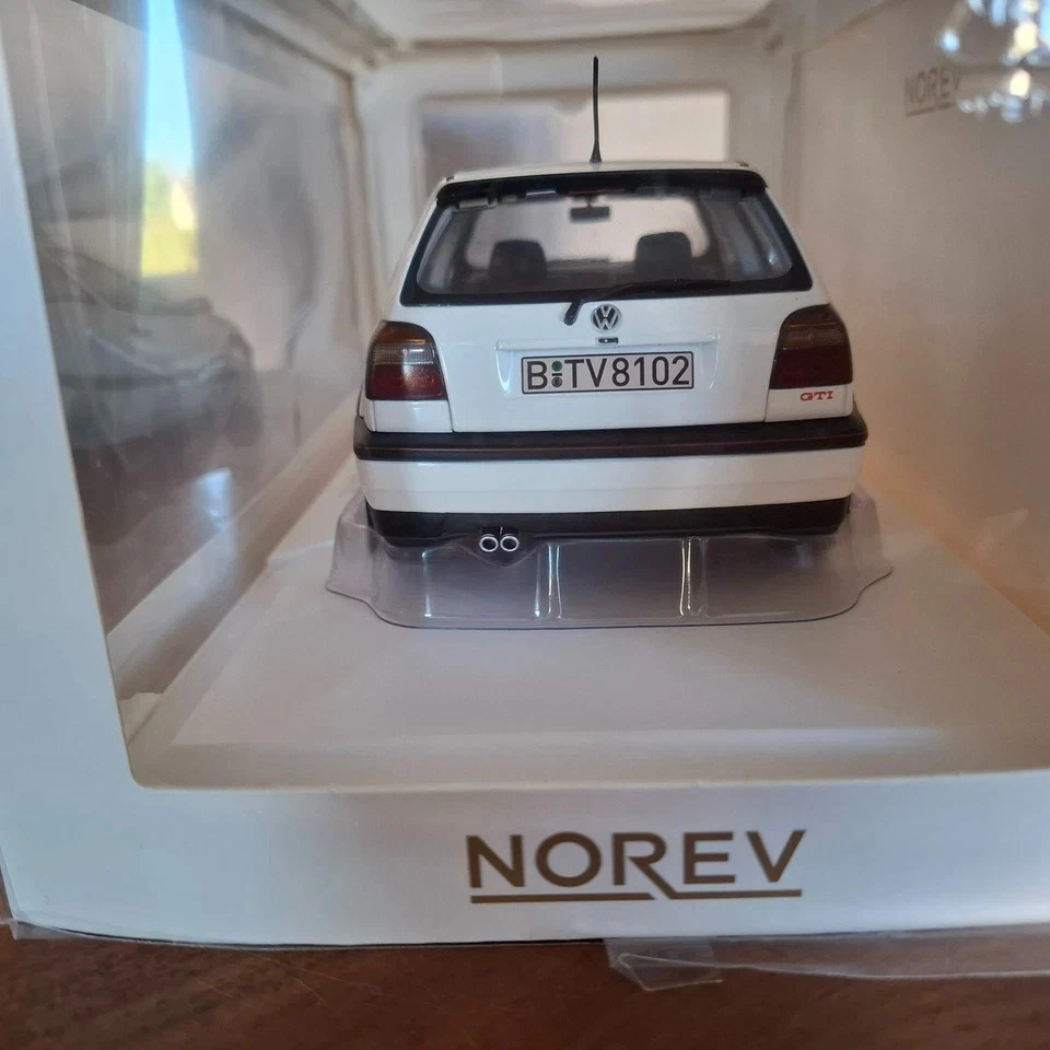 VW VOLKWAGEN Golf 3 GTI blanc caddy de 1996 NOREV 1/18e ref 188508 - Photo 4/4