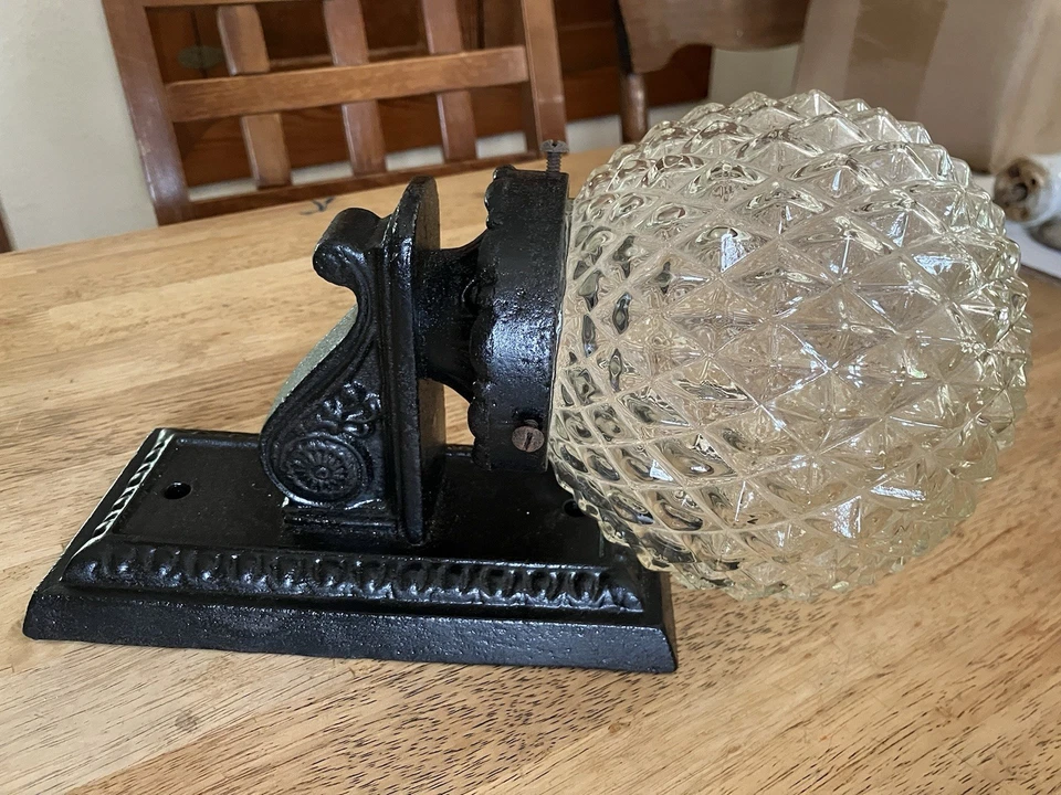 Aplique de pared de porche de hierro fundido victoriano lámpara globo de vidrio ornamentado antiguo Foto 3 de 4