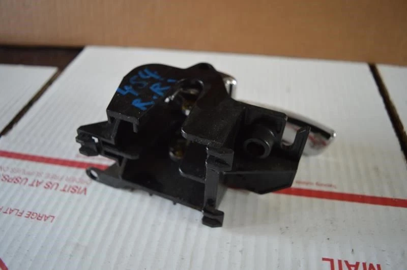 Manija de puerta trasera derecha Nissan Pathfinder 2005 2006 2007 2008 2009 2010 2011 2012 Foto 2 de 4