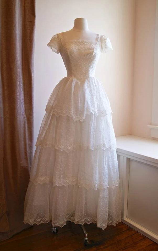 White Ivory Wedding Dresses with Short Sleeve Vintage Lace Polka Dot Bridal Gown - Image 3 of 4