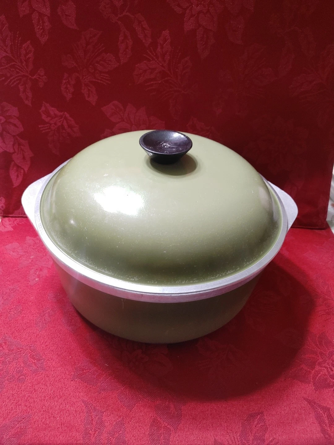 MID CENTURY 6 QUART OVAL ADVOCADO GREEN CLUB OVAL DUTCH OVEN ROASTER WITH LID