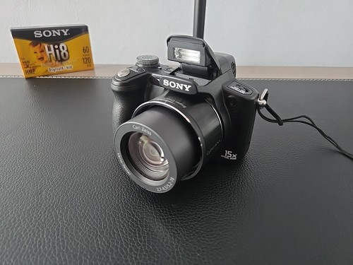 Sony Cyber-Shot DSC-H50 9.1MP 15x Zoom Digital Camera Flip LCD / EXCELLENT CON - Picture 5 of 21