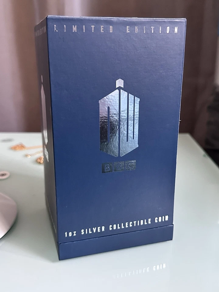 2013 Doctor Who 50th Anniversary 1 oz Coloured TARDIS Silver Coin MINT - Image 2 of 4