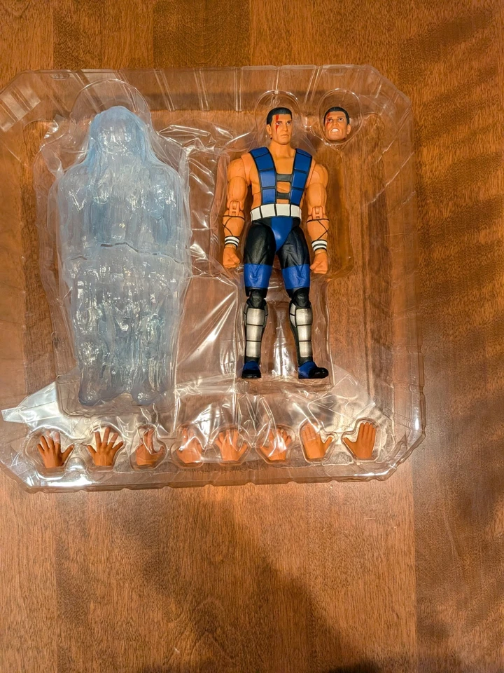 Figura de acción desenmascarada Storm Collectibles Mortal Kombat Sub-Zero Foto 4 de 4
