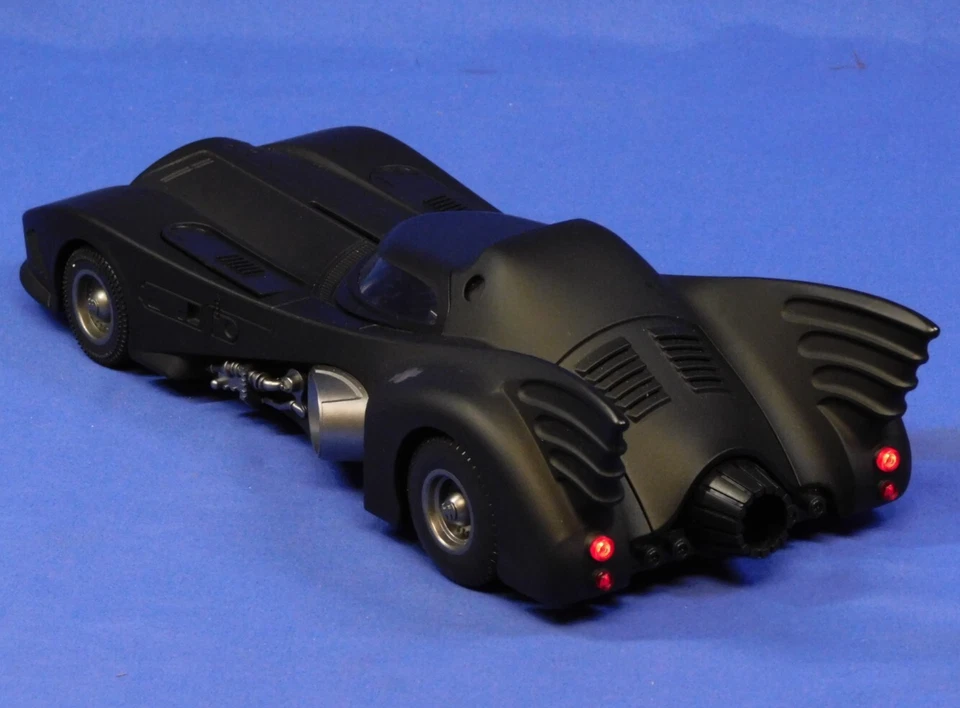 BATMAN 1989 1:18 SCALE BATMOBILE DIECAST ELECTRONIC LIGHTS AND SOUND - Image 3 of 4