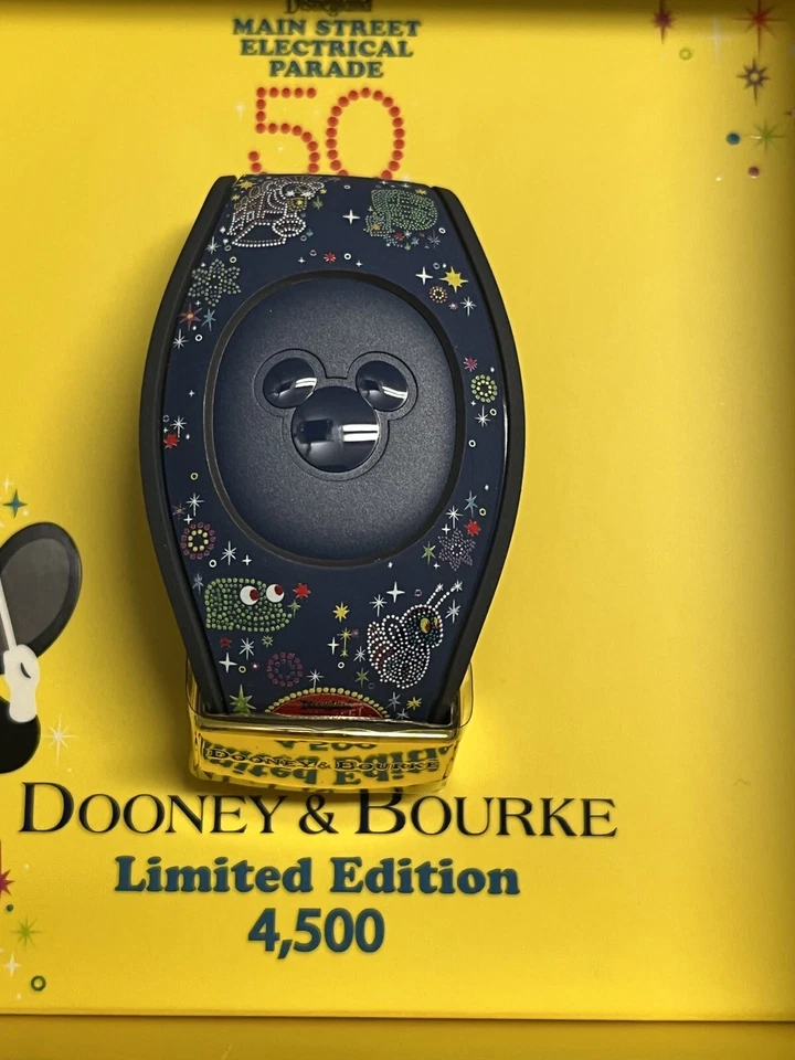 Disney Parks Mickey Main Street Electrical Parade Magic Band Dooney & Bourke Foto 3 de 4