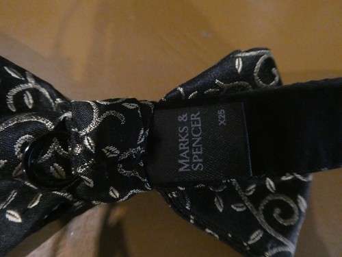 Marks & spencer M&S Pure Silk Black and Gold Adjustable Pretied Bow Tie in box - Picture 3 of 6