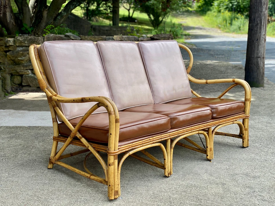 Sofá sofá loveseat vintage Hollywood Regency boho de ratán esculpido Foto 2 de 4