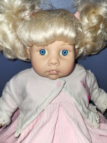 Beautiful 2005 Madame Alexander 18" Sweet Sara Blonde Hair Blue Eye Baby Doll