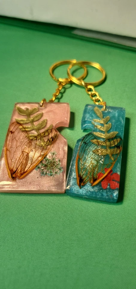 Rosa y Azul Parejas Corazón Alas Cicada Real Llaveros Foto 2 de 4