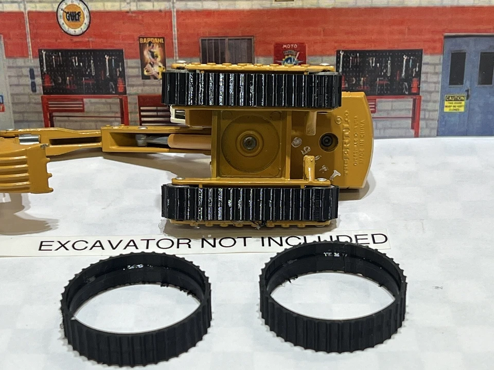 ERTL Diecast International 640 Excavator Equipment 1/64 (TRACKS ONLY) - Image 3 of 3