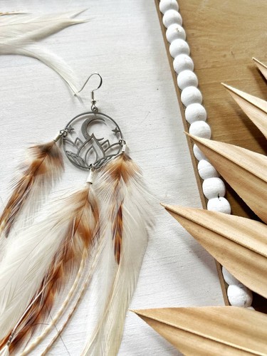Elegant Beige and White Feather Earrings with Moon Accents – Bohemian Jewelry - Picture 7 of 16