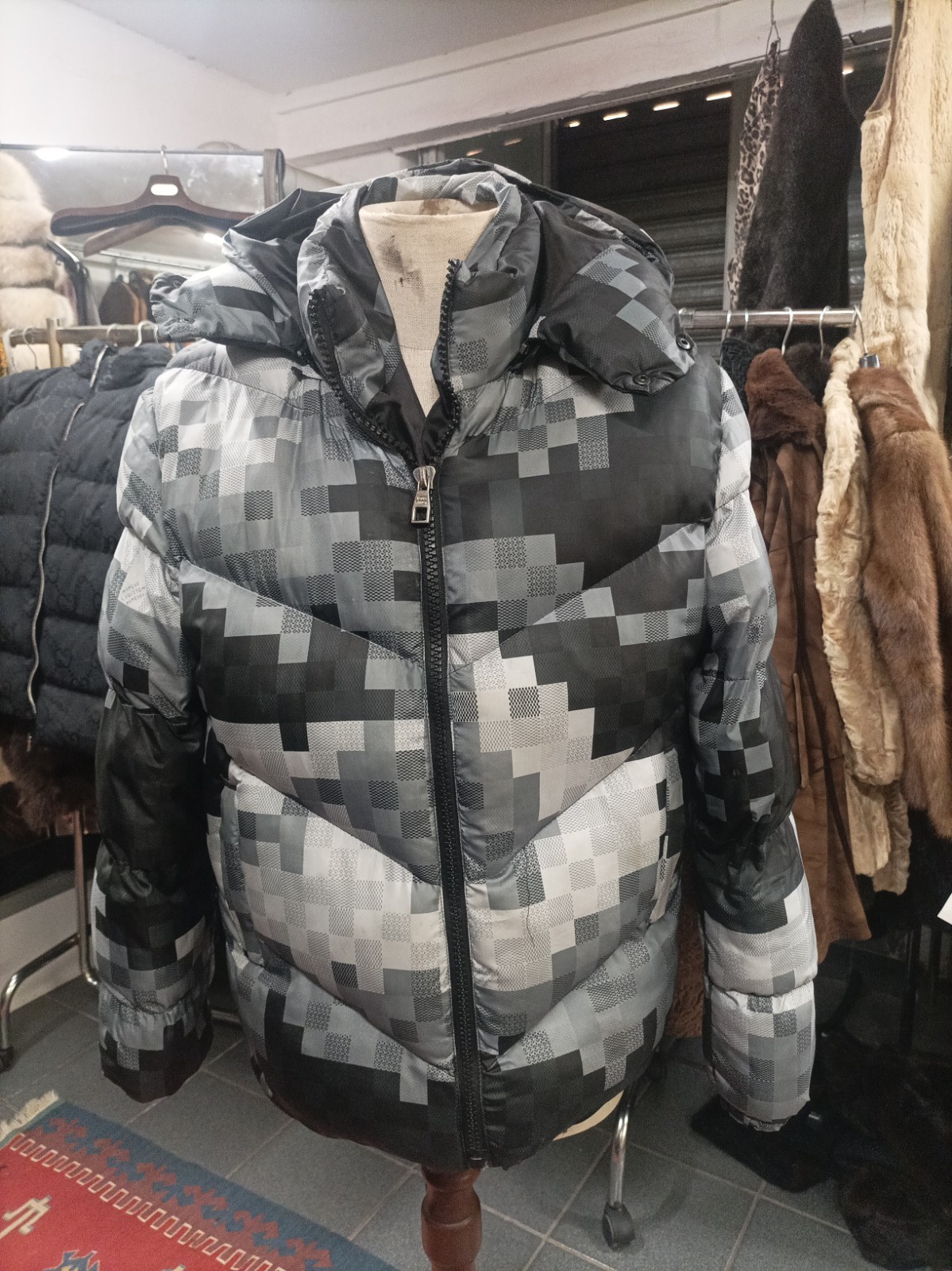 Piumino Grigio/Nero Louis Vuitton Da Uomo