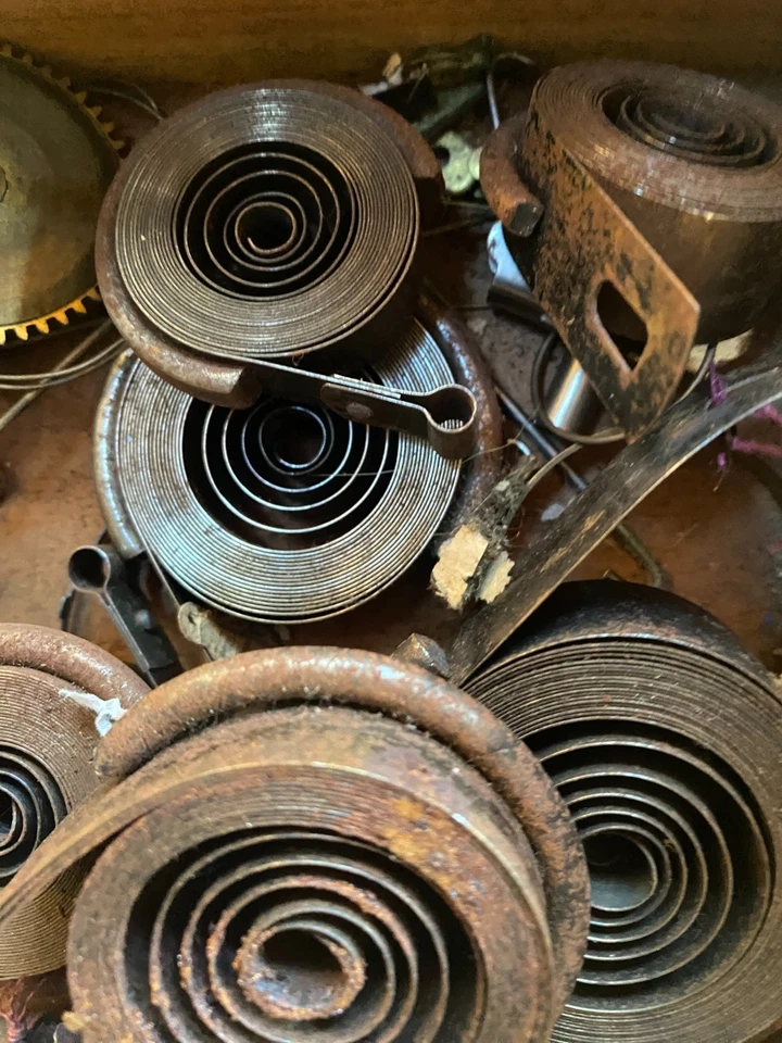 Lot of old MAINSPRINGS FOR ANTIQUE CLOCKS new and used  - Image 4 of 4