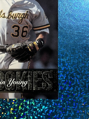 Leaf Gold Rookies 1993 #1 de 20 Kevin Young (RC) #d/5000 - Pittsburgh Pirates - Imagen 5 de 7