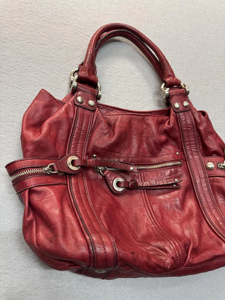 Bolso de hombro B Makowsky de cuero para mujer rojo bolsillos con cremallera forro de leopardo Foto 2 de 4