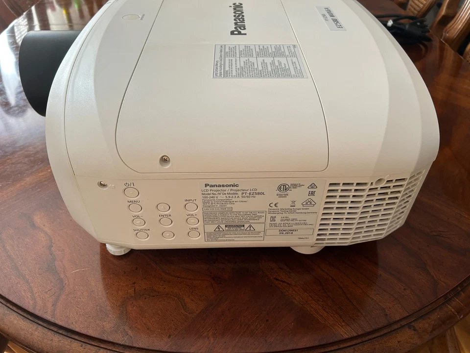 Panasonic PT-EZ580 LCD Project -Very good condition power cord and remote includ - Image 4 of 4