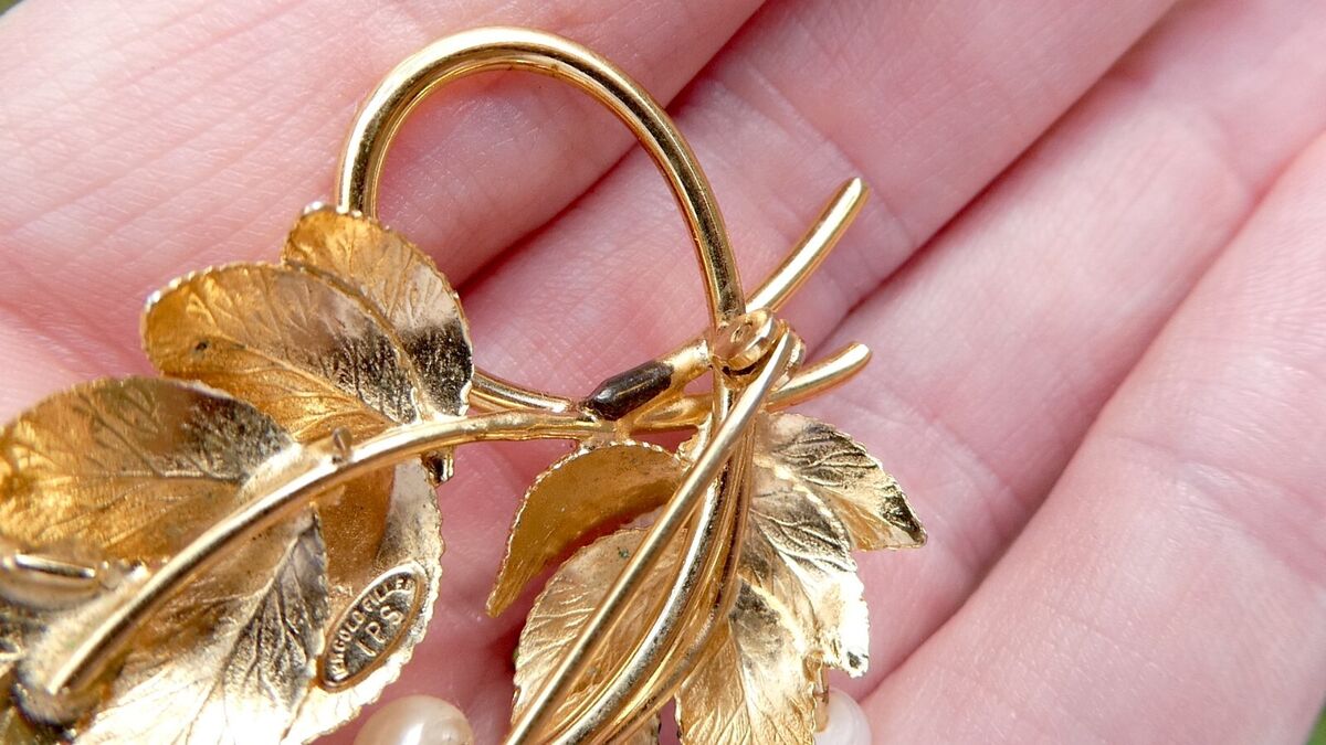 Imperial IPS 12K GF Gold Filled Pearl Leaves Brooch or Pin Imperial IPS 12K GF Gold Filled Pearl Leaves Brooch or Pin