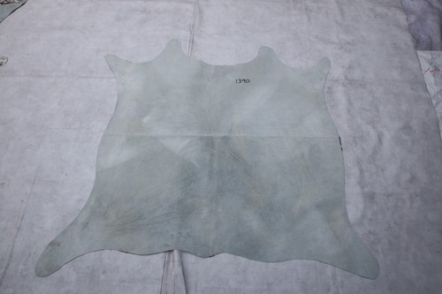 100% Natural Cow Hide Rug Cow Skin Hairon Leather Floor Carpet (43" x 51") - Picture 3 of 3