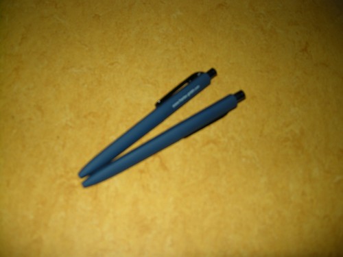 2 St. Kugelschreiber Prodir DS8 Blau Soft Touch gummiert mit Werbung neu - Bild 2 von 2