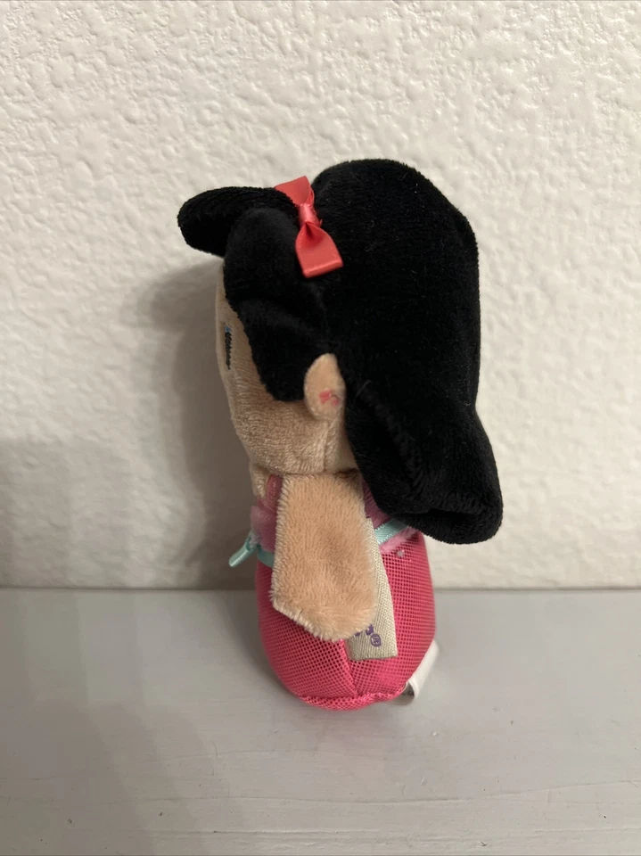 JUGUETE DE PELUCHE BARBIE ASIÁTICA SELLO KITTY BITTYS (USADO) Foto 4 de 4