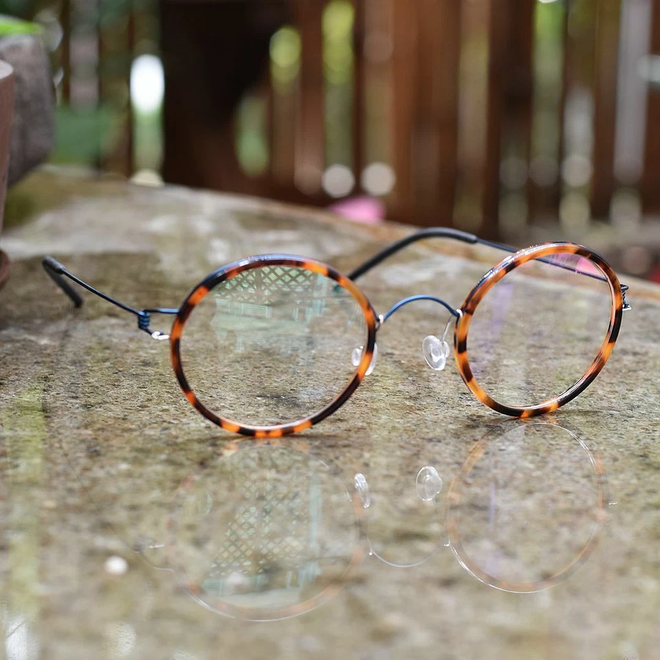 Gafas redondas para hombre Tortuga marco redondo azul aleación de titanio piernas gafas para mujer Foto 3 de 4