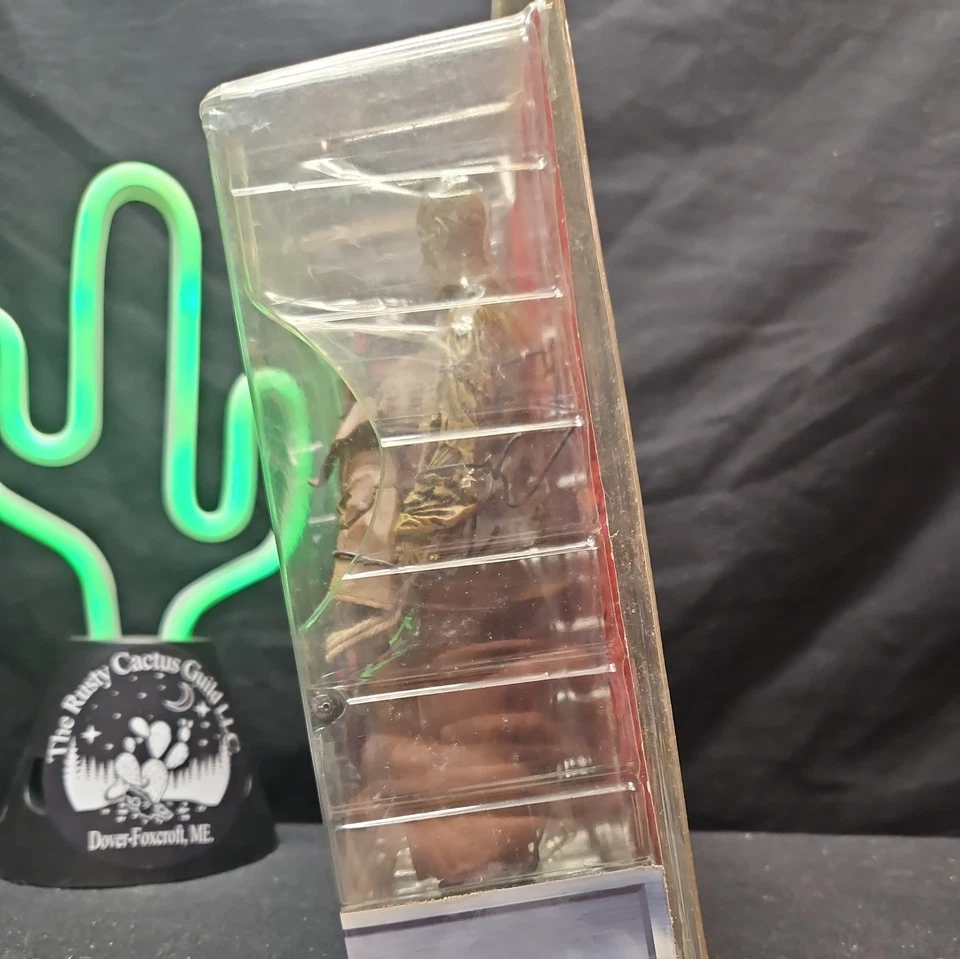 Mezco - Hellboy con cadáver Ivan 2004 variante gabardina - Foto 4 de 4