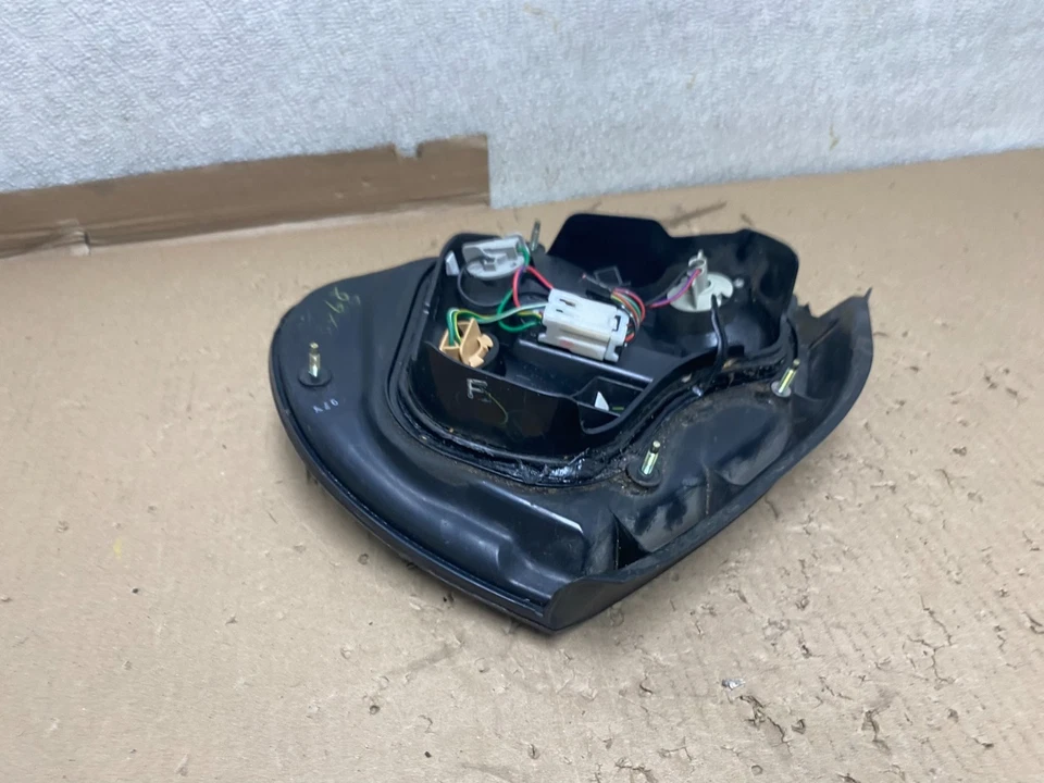 Luz trasera izquierda conductor Nissan Máxima 2000 a 2001 OEM U1283 DW Foto 4 de 4