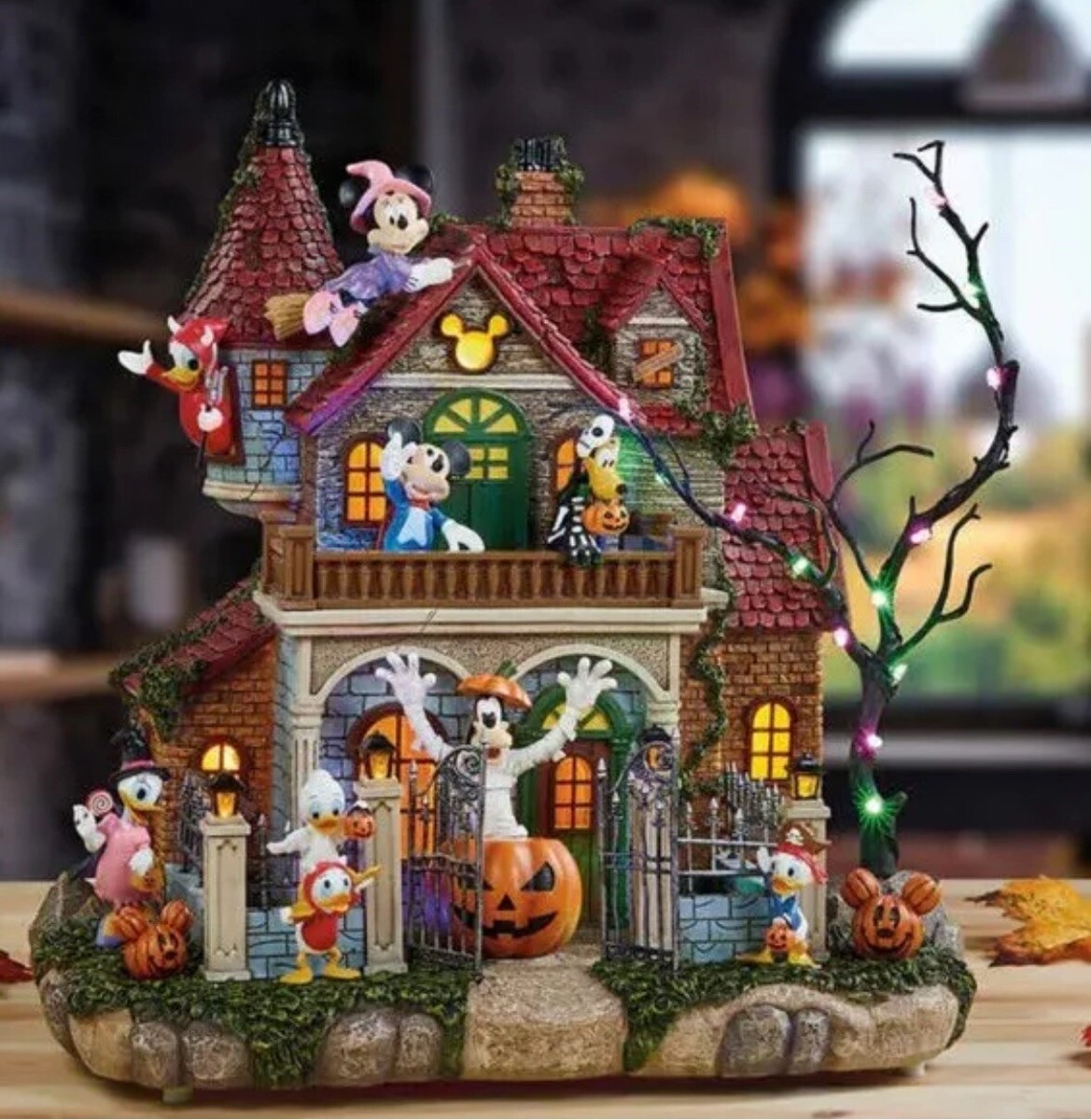ディズニー　ハロウィンハウス Disney Halloween Party House With Lights & Music 12” | COSTCO
